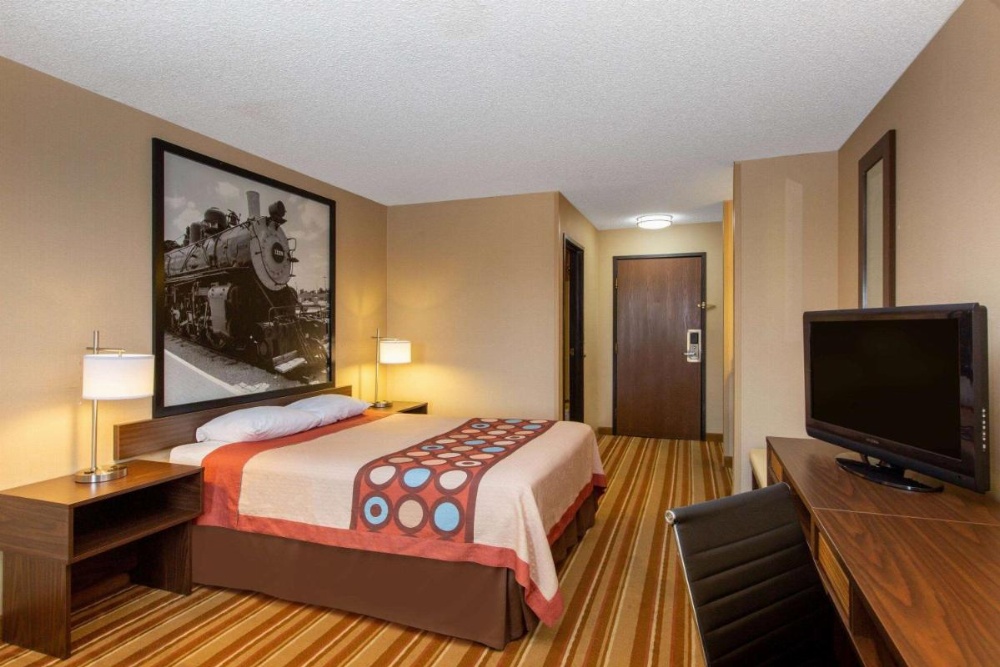 Super 8 by Wyndham Salina I-70 Image 11