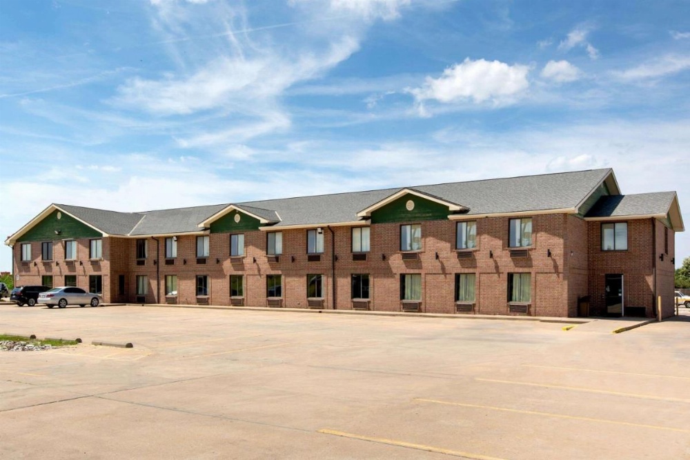 Super 8 by Wyndham Salina I-70 Image 12