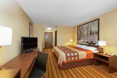 Super 8 by Wyndham Salina I-70 image 28